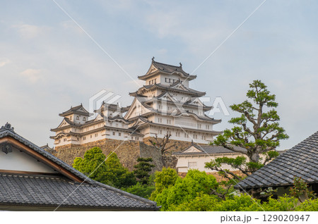 世界遺産・姫路城の美しい城郭と日本の伝統建築 129020947