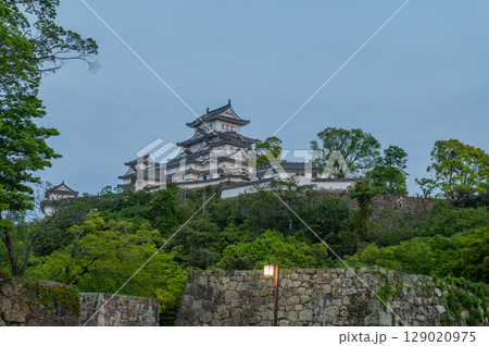 世界遺産・姫路城の美しい城郭と日本の伝統建築 129020975