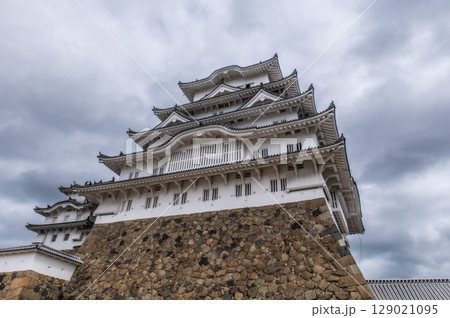 世界遺産・姫路城の美しい城郭と日本の伝統建築 129021095