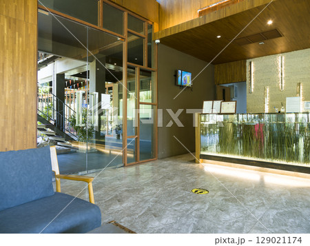 タイ・リゾートホテルのエントランス 129021174