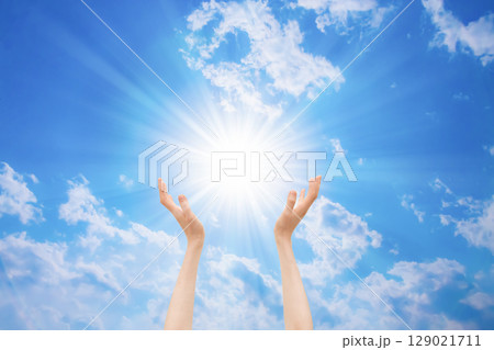 手と手に光 手と手に光 129021711