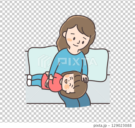 一位母親躺在沙發上，聽著孩子說故事的插圖 129023088