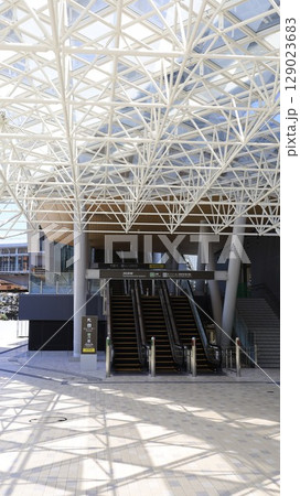 JR山手線、京浜東北線の浜松町駅南口新自由通路（芝浦方面）出入口 129023683