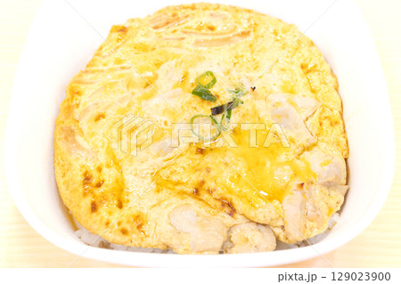 おいしい親子丼弁当 おいしい親子丼弁当 129023900