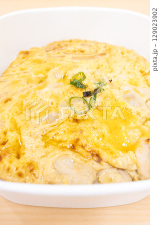 おいしい親子丼弁当 おいしい親子丼弁当 129023902