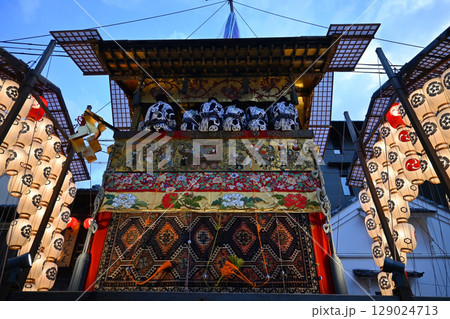 宵山の祇園囃子響く京都祇園祭 北観音山 129024713