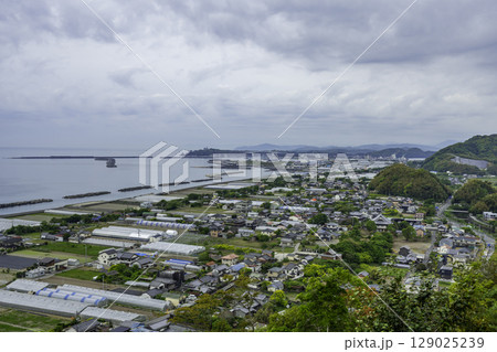 四国八十八箇所32番 禅師峰寺から桂浜方面を望む 高知県南国市 四国八十八箇所32番 禅師峰寺から桂浜方面を望む 高知県南国市 129025239