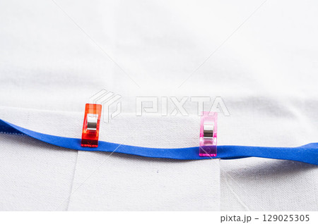 青色のバイヤステープ 129025305