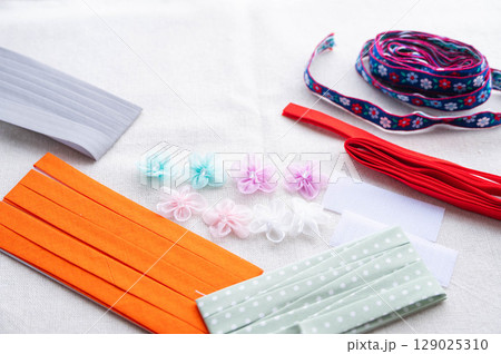 ネコの首輪作りの材料 ネコの首輪作りの材料 129025310