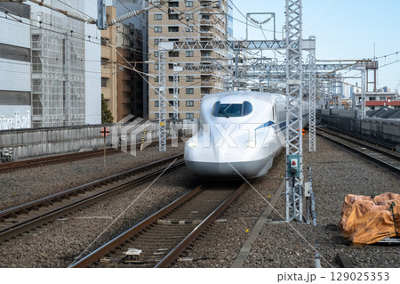 東海道新幹線　新横浜駅にて 129025353