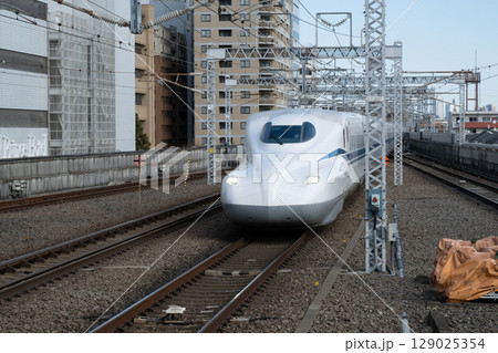 東海道新幹線　新横浜駅にて 129025354