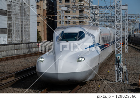東海道新幹線　新横浜駅にて 129025360