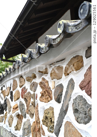 五色塀(草場小路・長崎県大村市)影を控え目に撮影 五色塀(草場小路・長崎県大村市)影を控え目に撮影 129025561