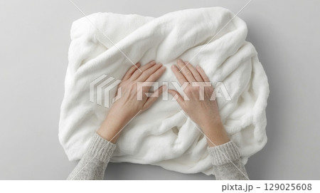 soft white towel fluffy bath towel luxurious texture soft white towel fluffy bath towel luxurious texture 129025608