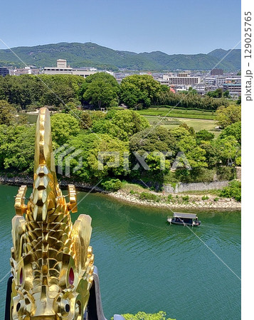岡山城、別名は烏城、金烏城、宇喜多氏、小早川氏、池田氏などが城主だった城、天守閣から見た風景 129025765