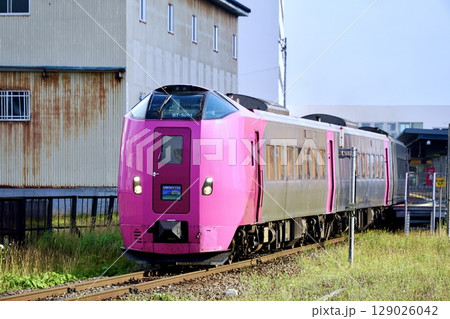 稚内駅を発車する特急サロベツ 129026042