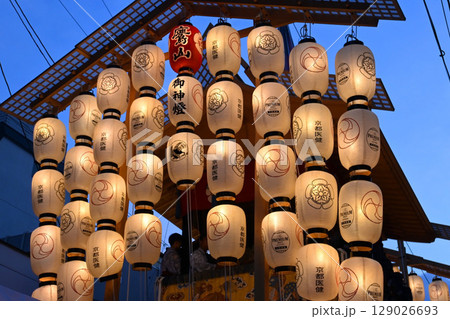 夏の風物詩 京都祇園祭後祭の鷹山 129026693