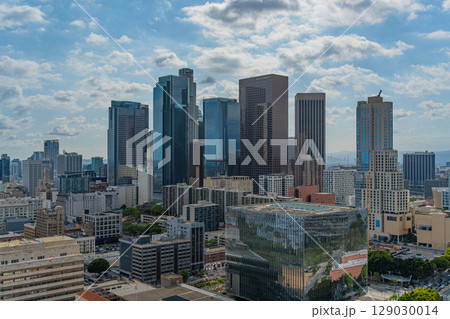 アメリカ　ロサンゼルスのダウンタウンの街並み 129030014