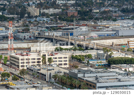 アメリカ　ロサンゼルスのダウンタウンの街並み 129030015