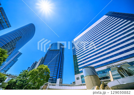 日本の東京都市景観 7月。品川駅やオフィスビル群などを望む＝26日 129030882