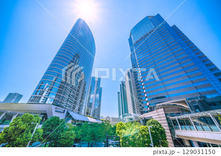日本の東京都市景観 7月。品川駅前のオフィスビル群などを望む＝26日 129031150