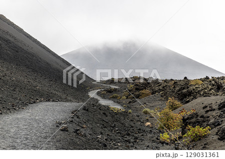 montana cuervo volcanic landscape in lanzarote 129031361