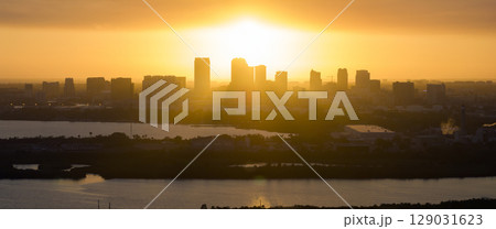 Urban sunset landscape of downtown district of Tampa city in Florida, USA. Dramatic skyline with high skyscraper buildings in modern american megapolis 129031623