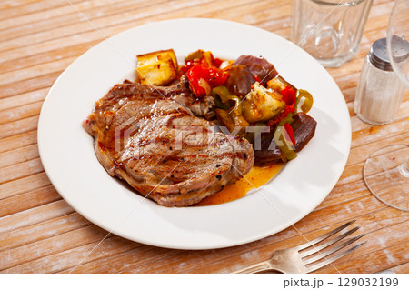 Delicious beef entrecote with vegetables 129032199