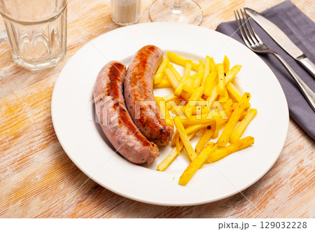Appetizing sausages with fried potatoes and onion Appetizing sausages with fried potatoes and onion 129032228
