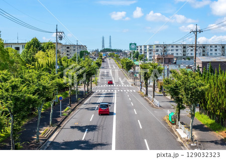 住宅街の中央通り（三重県 四日市市 笹川団地 ） 129032323