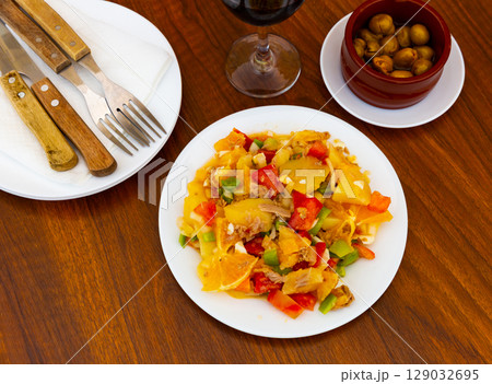 Malaga salad - orange pulp, tomatoes and bell peppers Malaga salad - orange pulp, tomatoes and bell peppers 129032695