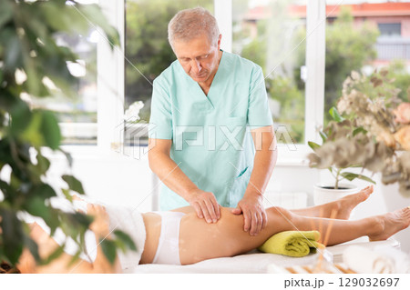 anti-cellulite massage 129032697
