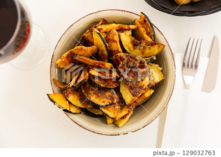 Fried eggplant with honey, classic Andalusian dish 129032763