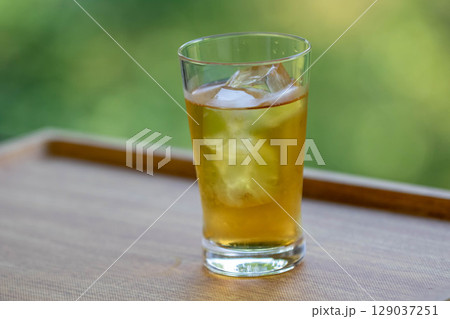 冷たいお茶 アイスティー 冷たいお茶 アイスティー 129037251