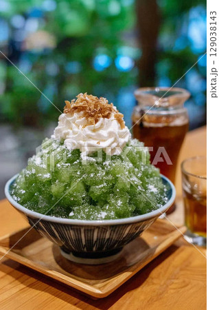 かき氷、かき氷のかき氷とかき氷 抹茶かき氷 129038143