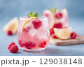 夏の冷たいドリンク ベリーソーダ 129038148