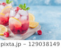 夏の冷たいドリンク ベリーソーダ 129038149