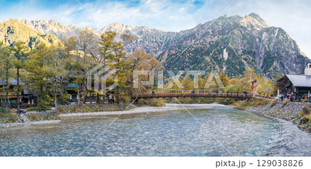 「長野県」秋の美しい上高地の風景 「長野県」秋の美しい上高地の風景 129038826