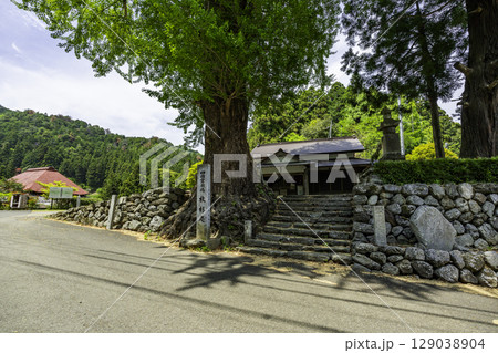 四国霊場番外札所　杖杉庵　徳島県神山町 129038904