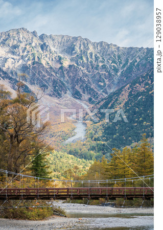 「長野県」秋の美しい上高地の風景 「長野県」秋の美しい上高地の風景 129038957