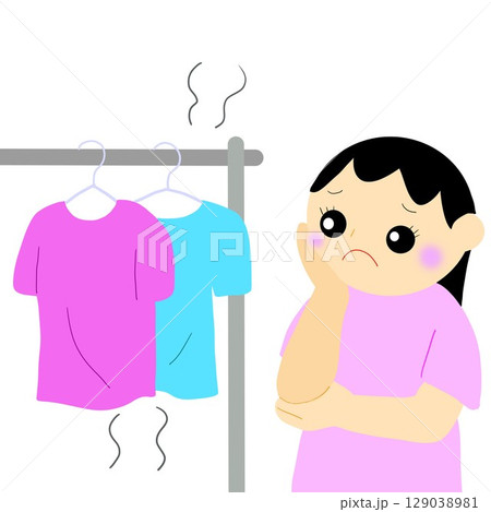 室内干しの嫌な臭いに悩む女性 129038981