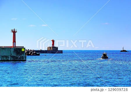美しい青色の海と空 美しい青色の海と空 129039728