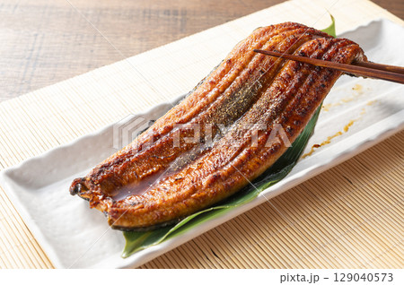 うなぎの蒲焼き 129040573