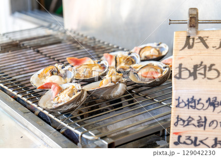 市場の浜焼きの風景 市場の浜焼きの風景 129042230