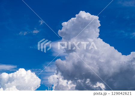 積乱雲が成長する夏空　e-1 129042621