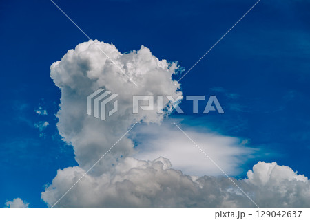 積乱雲が成長する夏空 g-5 フィルム調 積乱雲が成長する夏空 g-5 フィルム調 129042637