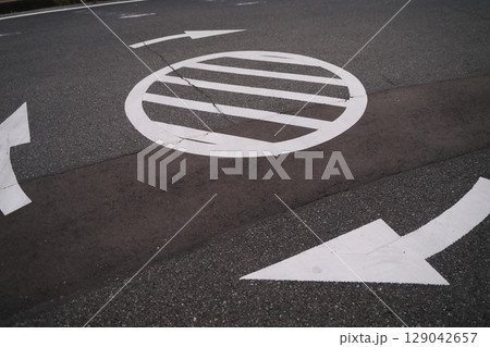 行き止まり道路のUターン表示 行き止まり道路のUターン表示 129042657
