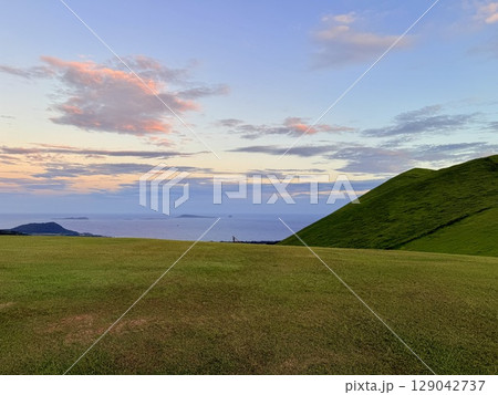 鬼岳から望む福江の夕景と五島列島の海 鬼岳から望む福江の夕景と五島列島の海 129042737
