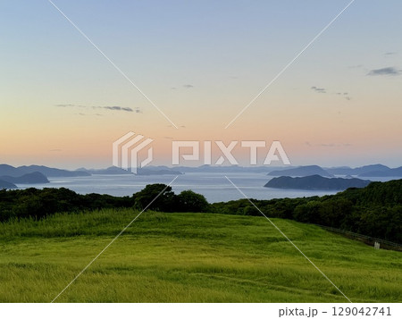 鬼岳から望む福江の夕景と五島列島の海 鬼岳から望む福江の夕景と五島列島の海 129042741