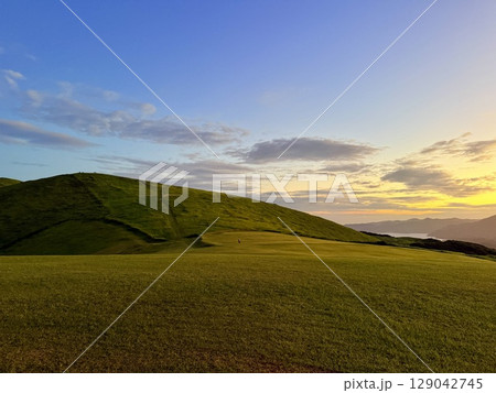 鬼岳から望む福江の夕景と五島列島の海 鬼岳から望む福江の夕景と五島列島の海 129042745